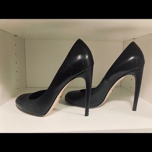 Gucci 39.5 Black Heels